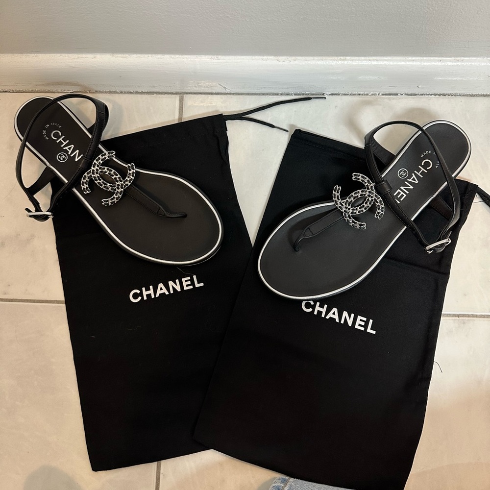 Chanel CC thong sandal